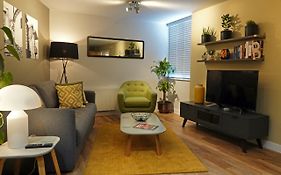 Modern One Bedroom Apartment In Cardiff Bay
